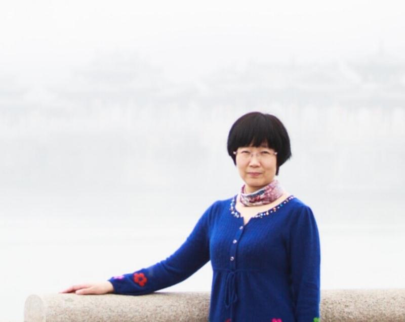 “一份耕耘,一份收获”,付出的是辛劳,收获的是满满的感动;宠辱不惊,看庭前花开花落,不忘初心,继续前行。